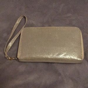 Wristlet wallet